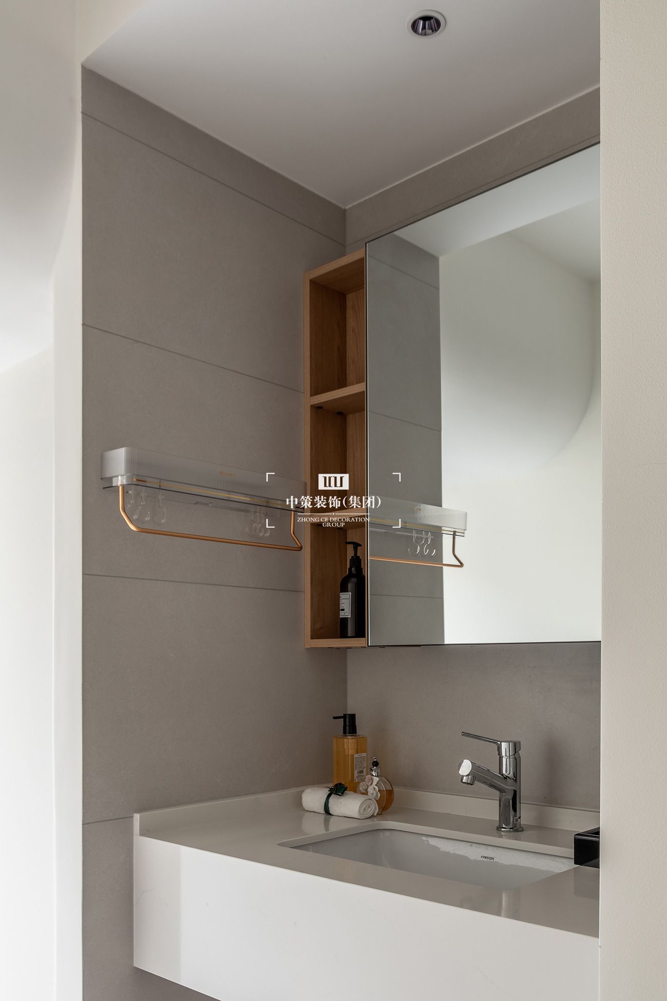 1736408915561125.jpg 刘宇鹏-白云巷-30.jpg